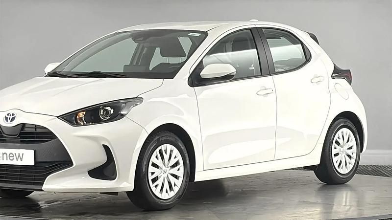 Blanc Occasion 2022 Toyota Yaris Hybrid Citadine | 17 500 € (Bon prix) - Image 1/4
