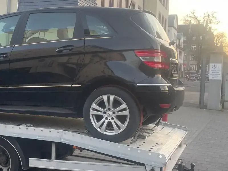 Noir Utilisé 2010 Mercedes B200 Monospace | 7 000 € - Image 1/4