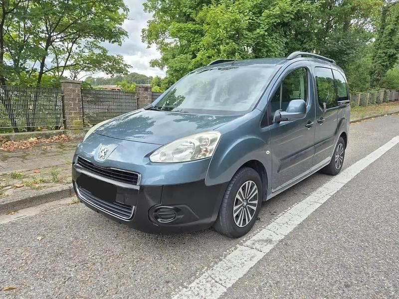 Utilisé 2012 Peugeot Partner Tepee Monospace | 7 250 € - Image 1/4