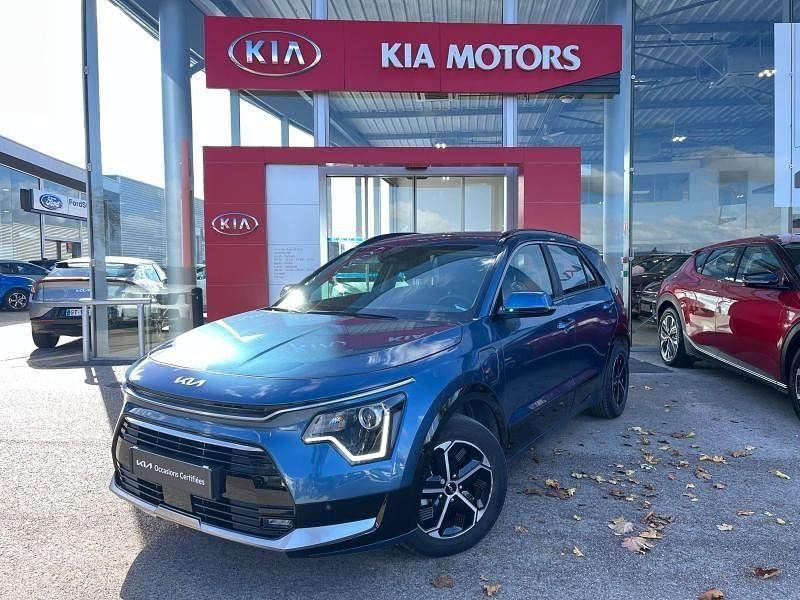 Bleu minã©ral mã©tallisã©/montant noir Occasion 2022 Kia Niro Active SUV | 23 999 € (Prix juste) - Image 1/4