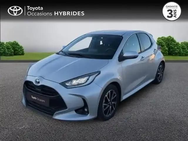 Gris aluminium (m) Occasion 2021 Toyota Yaris Hybrid Design Berline | 16 890 € (Bon prix) - Image 1/4