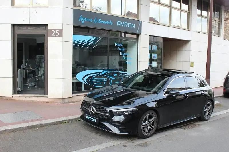 Noir Utilisé 2023 Mercedes A200 AMG line Berline | 34 990 € (Prix juste) - Image 1/4