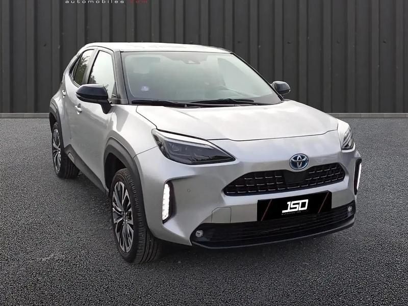 Gris Utilisé 2023 Toyota Yaris Cross SUV | 25 990 € (Prix juste) - Image 1/4