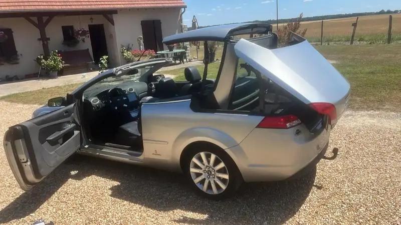 Gris Utilisé 2007 Ford Focus Berline | 4 500 € - Image 1/4