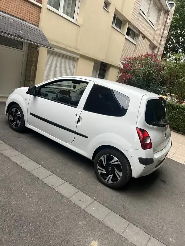 Utilisé 2009 Renault Twingo Authentique Citadine | 2 799 € (Prix juste) - Image 1/4