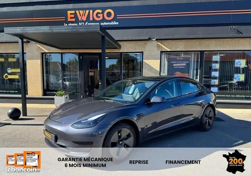 Gris Utilisé 2021 Tesla Model 3 Standard Range Berline | 23 490 € (Prix juste) - Image 1/4