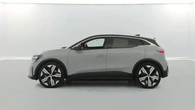 Gris Occasion 2022 Renault Mégane Iconic Berline | 23 090 € (Bon prix) - Image 1/3