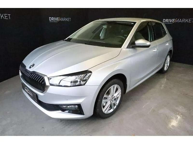 Gris Utilisé 2024 Skoda Fabia Selection Berline | 24 502 € (Prix juste) - Image 1/4