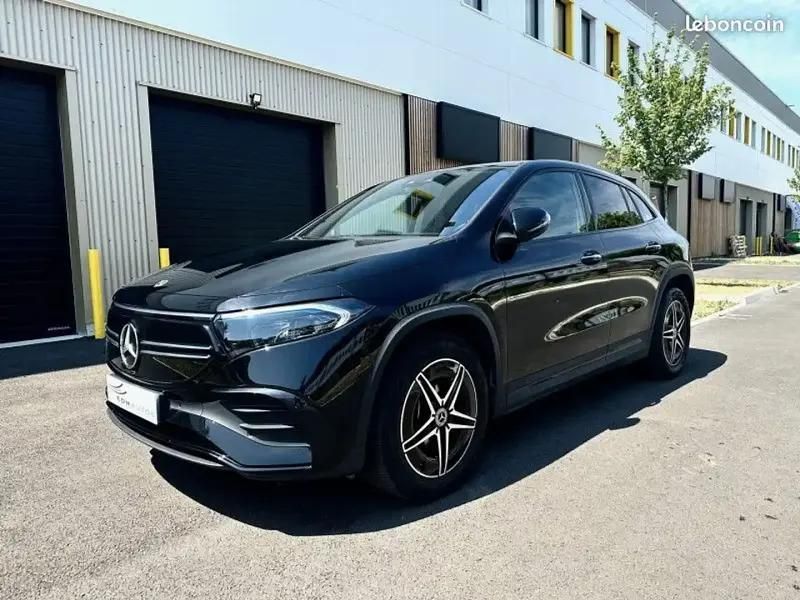 Noir Utilisé 2023 Mercedes EQA250+ AMG line SUV | 37 990 € (Prix juste) - Image 1/4