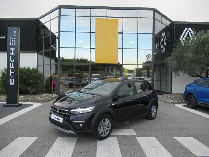 Noir Utilisé 2022 Dacia Sandero Comfort Citadine | 14 990 € (Prix juste) - Image 1/4