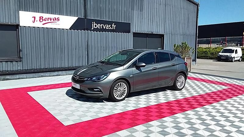 Gris Occasion 2017 Opel Astra Innovation Berline | 11 990 € (Prix cher) - Image 1/4