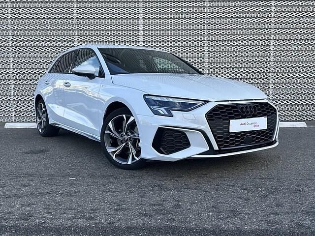 Occasion Audi A3 Sportback e-tron S-Line 150 ch (110 kW) 2024 Blanc glacier métallisé Citadine