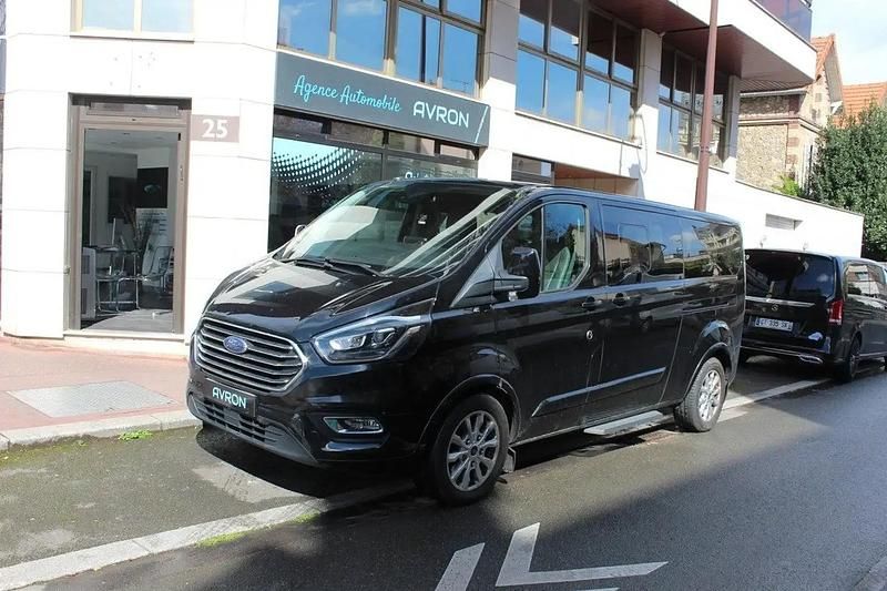 Noir Utilisé 2018 Ford Tourneo Custom Titanium Van | 19 990 € - Image 1/4