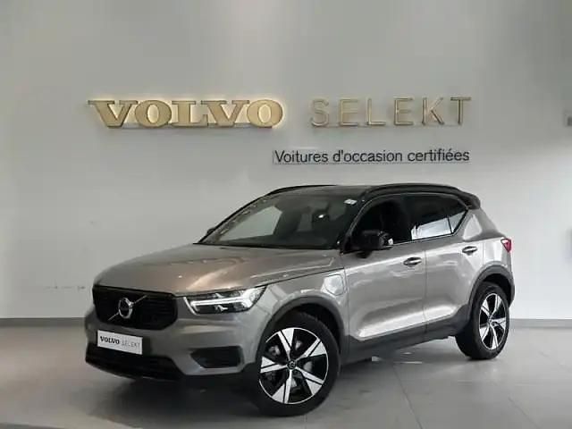 Gris pebble mét Occasion 2022 Volvo XC40 R-Design SUV | 28 990 € (Prix juste) - Image 1/4