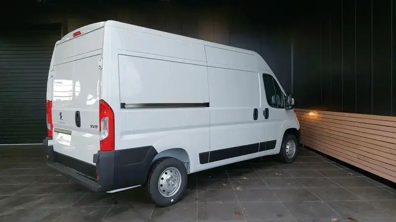 Image 2/4