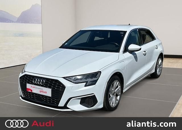 Blanc glacier métallisé Utilisé 2021 Audi A3 Sportback e-tron Design Berline | 25 900 € (Prix juste) - Image 1/4