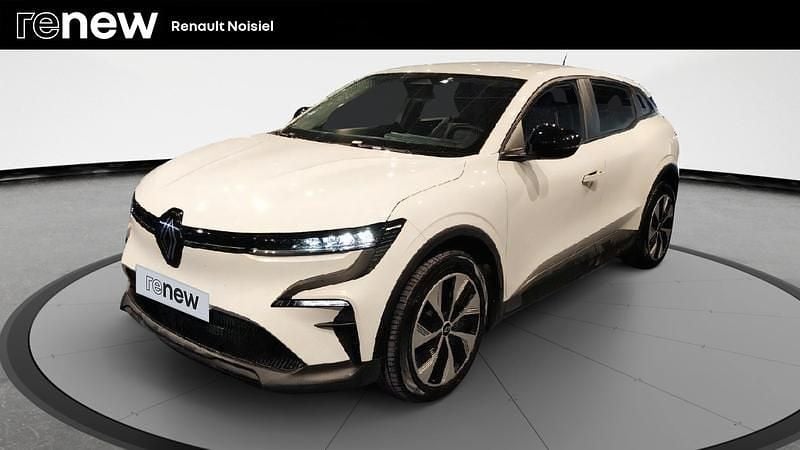 Blanc Utilisé 2022 Renault Mégane Evolution Berline | 23 990 € (Prix juste) - Image 1/4