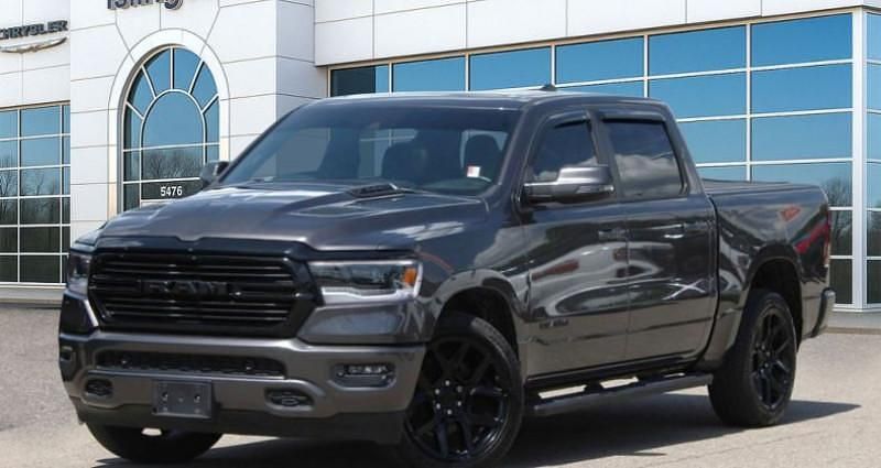 Gris Utilisé 2023 Dodge Ram Pick-up | 56 032 € (Prix juste) - Image 1/4