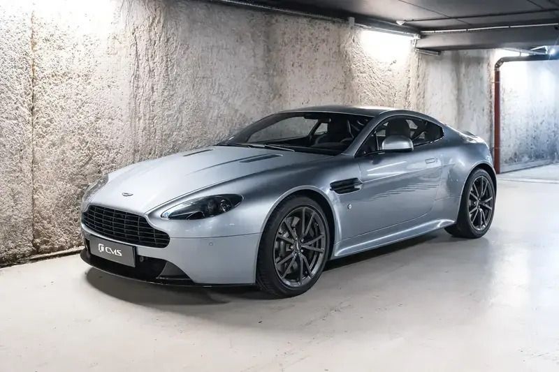Gris Utilisé 2015 Aston Martin V8 Vantage Coupé | 109 900 € - Image 1/4
