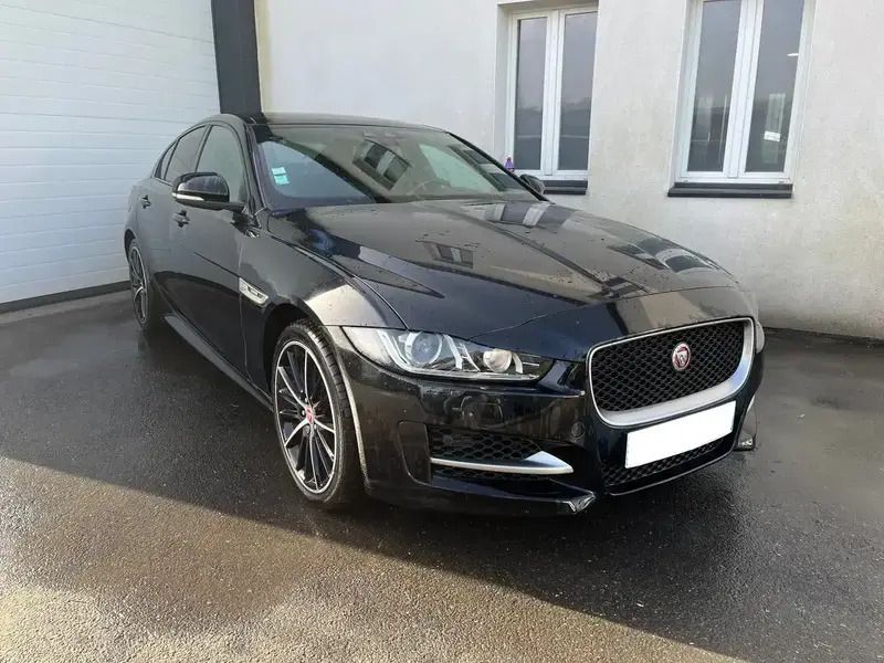 Noir Utilisé 2017 Jaguar XE R-Sport Berline | 18 990 € (Prix juste) - Image 1/4