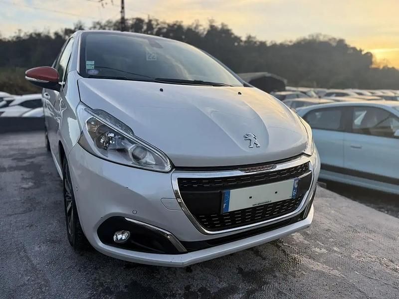 Blanc Utilisé 2017 Peugeot 208 Roland Garros Citadine | 5 990 € (Bon prix) - Image 1/4