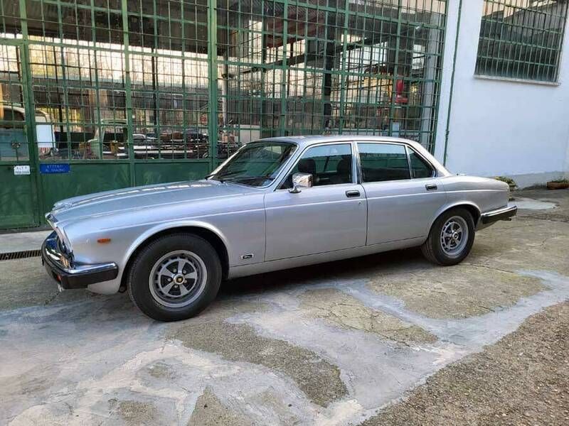 Argent Utilisé 1982 Jaguar XJ6 Berline | 10 500 € - Image 1/4