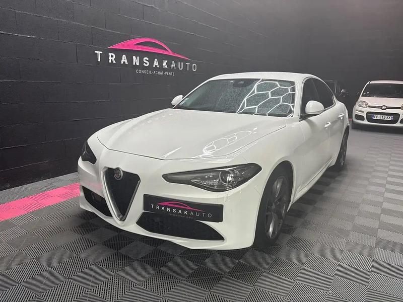 Blanc Utilisé 2018 Alfa Romeo Giulia Super Berline | 15 990 € (Prix assez cher) - Image 1/4