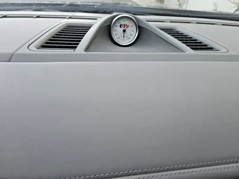 Image 2/4