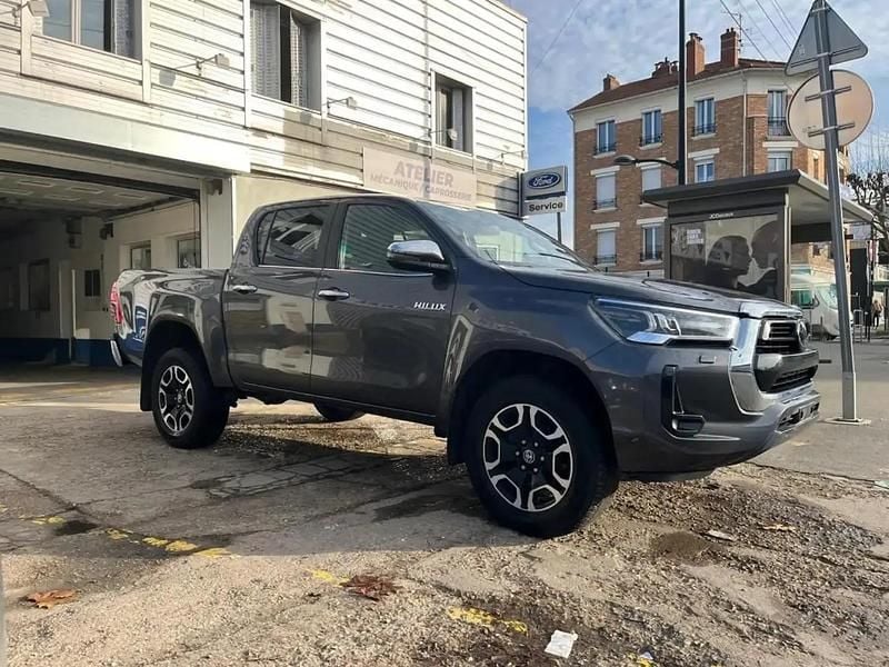 Occasion Toyota HiLux 150 ch (110 kW) 2024 Bronze Pick-up