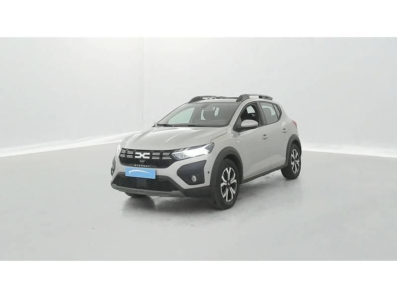 Gris Utilisé 2024 Dacia Sandero Expression Citadine | 16 990 € (Prix juste) - Image 1/4