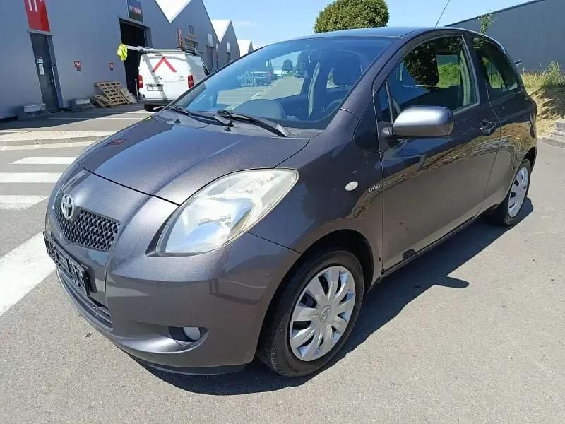 Gris Utilisé 2008 Toyota Yaris Berline | 2 800 € (Prix juste) - Image 1/4