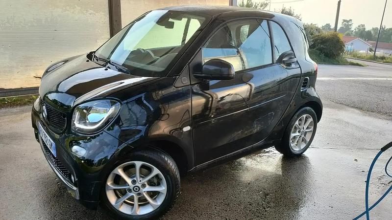 Noir Utilisé 2020 Smart ForTwo Electric Drive Passion Coupé | 8 000 € - Image 1/4