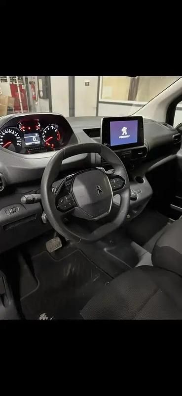 Image 2/4