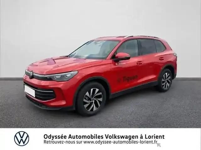 Rouge Utilisé 2024 VW Tiguan Edition SUV | 40 990 € (Bon prix) - Image 1/4