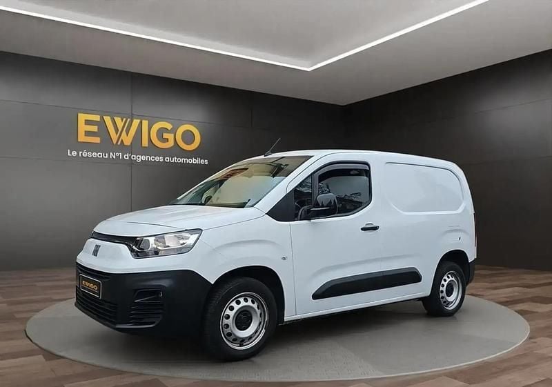 Blanc Occasion 2023 Fiat Doblò Monospace | 19 890 € - Image 1/4