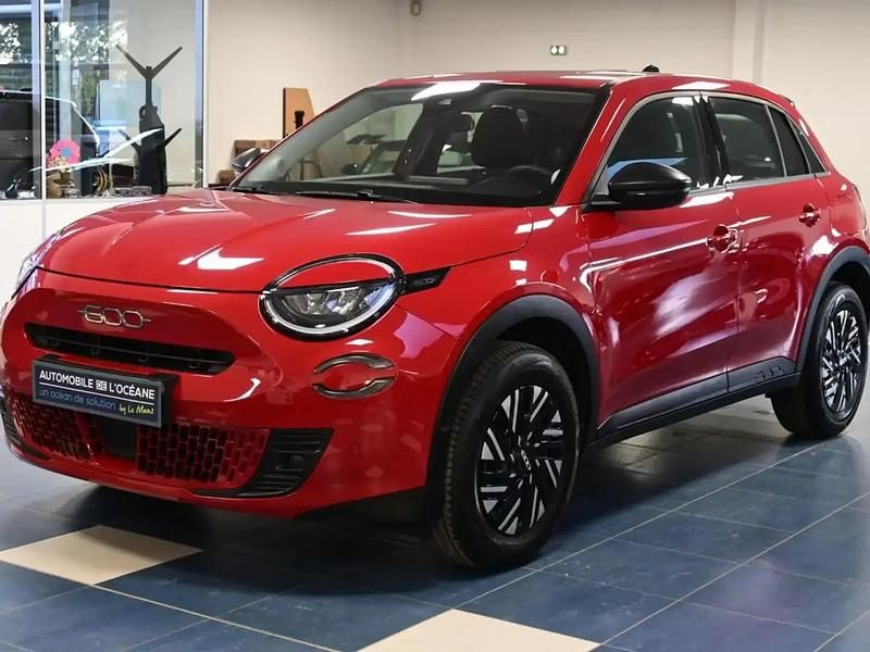 Rouge Utilisé 2024 Fiat 600 Berline | 20 499 € (Prix juste) - Image 1/4