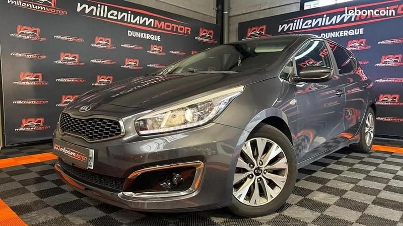 Gris Utilisé 2018 Kia Ceed Active Berline | 11 490 € (Bon prix) - Image 1/4