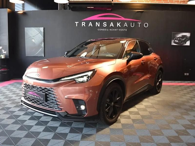 Orange Utilisé 2024 Lexus LBX SUV | 33 990 € - Image 1/4