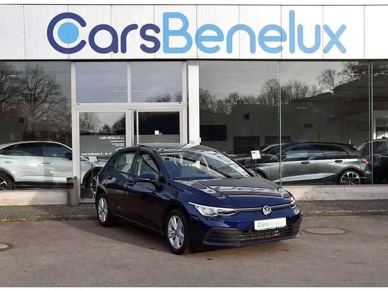 Bleu Occasion 2024 VW Golf Life Berline | 26 480 € (Bon prix) - Image 1/4