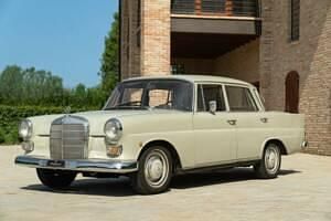 Beige Occasion 1966 Mercedes 200 Berline | 30 000 € - Image 1/4