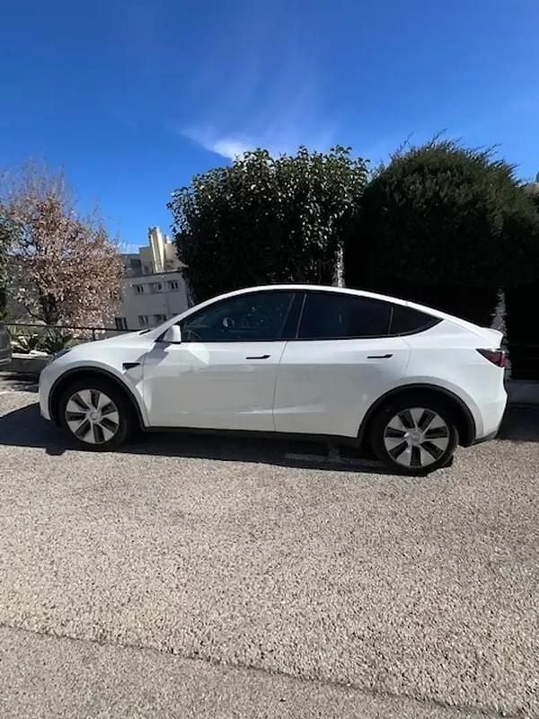 Blanc Utilisé 2024 Tesla Model Y Standard Range SUV | 34 390 € (Bon prix) - Image 1/4