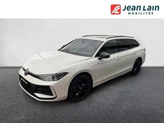 Blanc oryx nacre Utilisé 2024 VW Passat Break | 49 962 € - Image 1/4