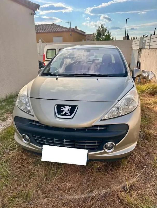 Utilisé 2009 Peugeot 207 Premium Berline | 6 990 € (Prix juste) - Image 1/4