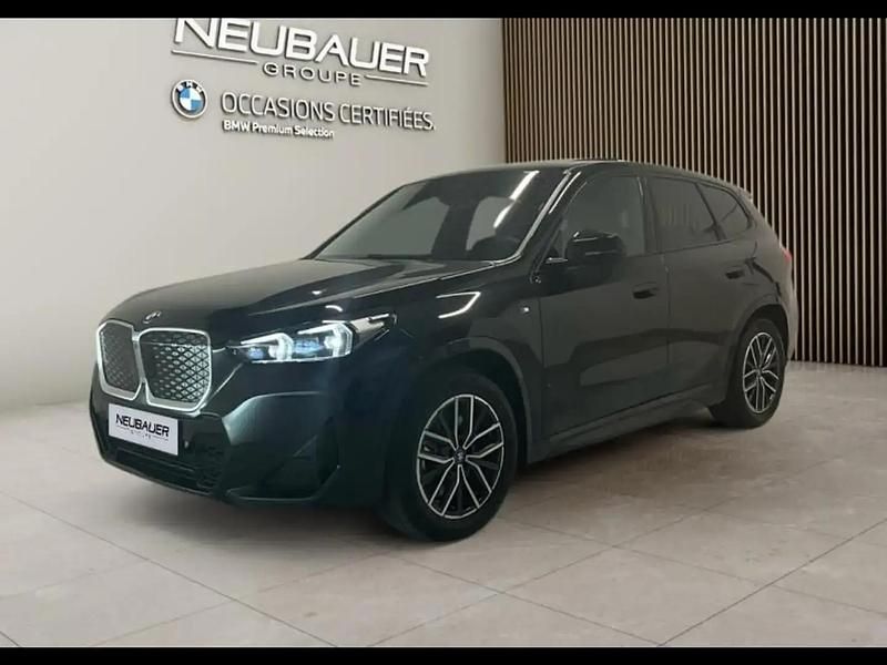 Saphirschwarz métal Occasion 2025 BMW iX1 M Sport SUV | 44 290 € (Prix juste) - Image 1/4