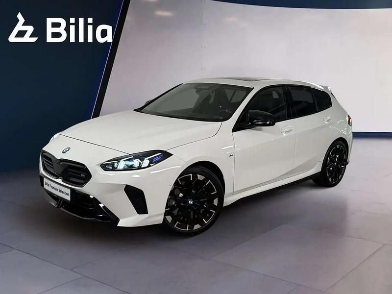 Blanc Occasion 2024 BMW M135 Sport Line Citadine | 48 899 € (Prix juste) - Image 1/4