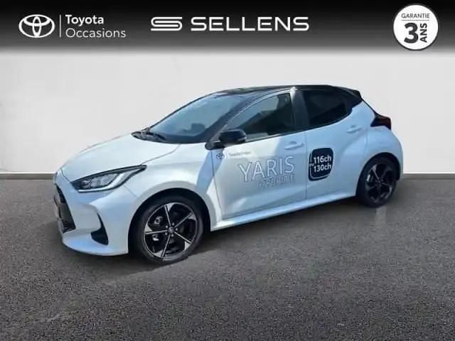 Blanc Utilisé 2025 Toyota Yaris Hybrid Berline | 26 490 € (Prix cher) - Image 1/4