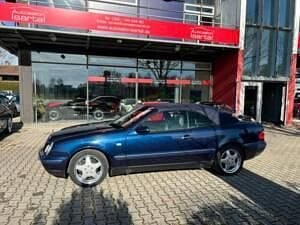 Bleu Occasion 1999 Mercedes CLK320 Cabriolet | 15 900 € - Image 1/4