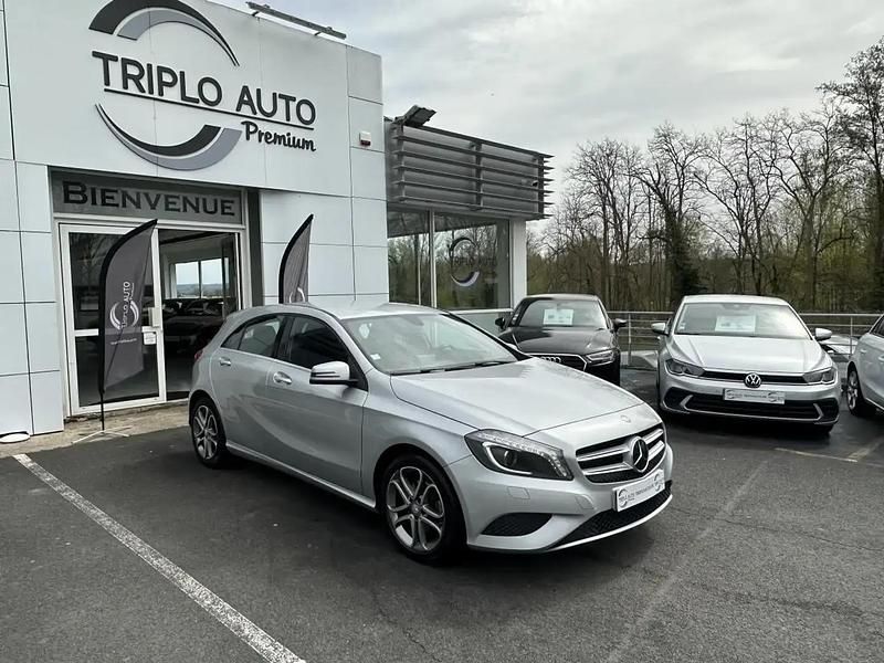 Gris Occasion 2015 Mercedes A200 Break | 15 490 € (Prix juste) - Image 1/4