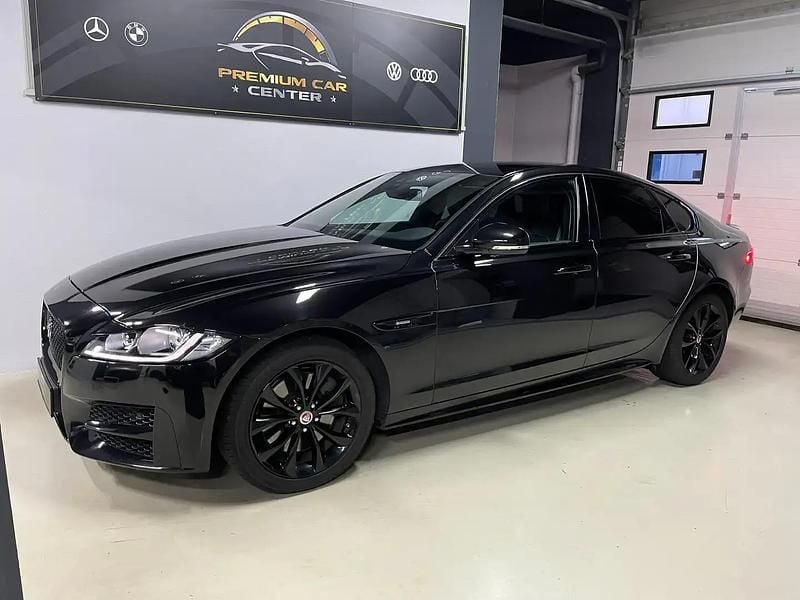 Noir Occasion 2018 Jaguar XF R-Sport Berline | 25 990 € (Bon prix) - Image 1/4