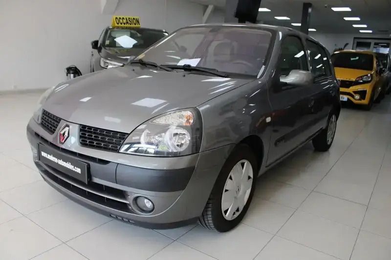 Gris Utilisé 2003 Renault Clio II Privilege Citadine | 4 990 € (Bon prix) - Image 1/4